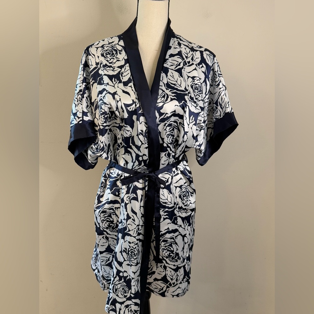 Satin floral rose robe in navy blue and white silky texture lightweight sexy LG